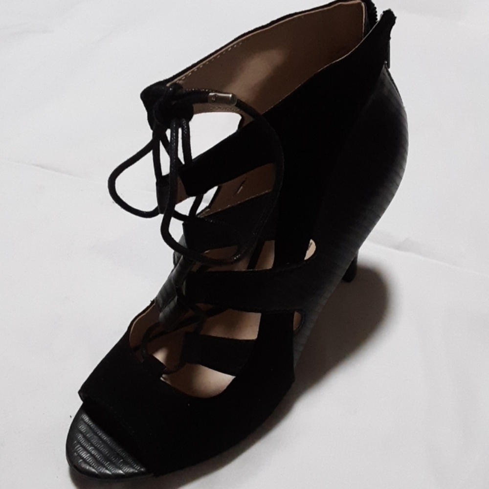 Heels - Picture 2 of 3